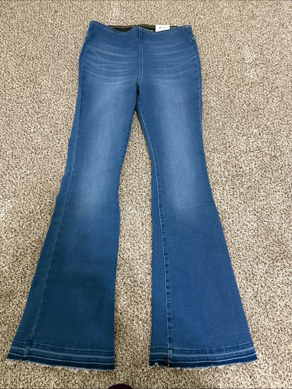 INC DENIUMWomen’s Blue Pineapple washHIGH RISE PULL ON Flare Jeans SIZE 4/27 NWT - Picture 1 of 8